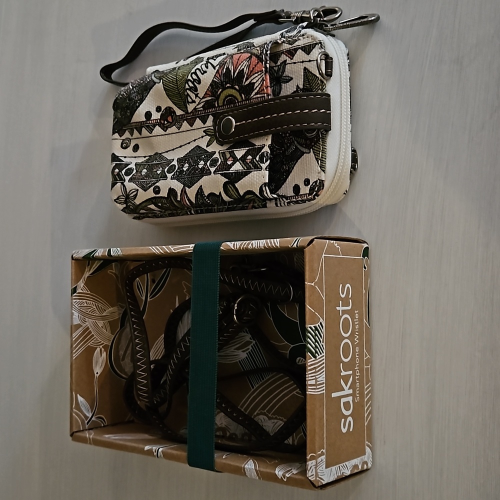 Sakroots wristlet wallet